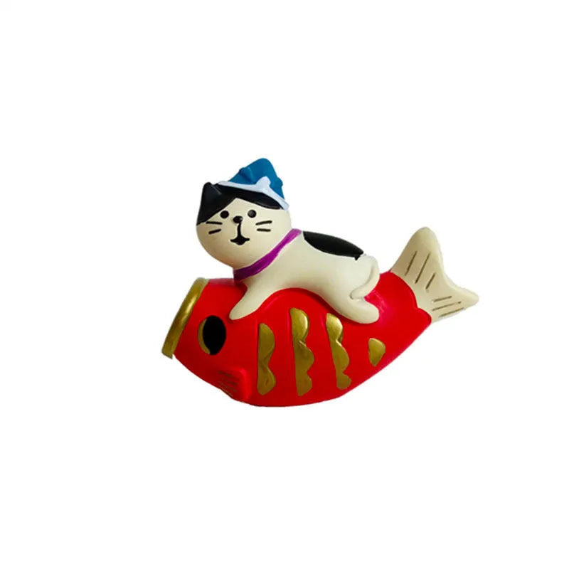 Cartoon Statue of Liberty resin cat craft figurine in Earth Instrument Cat or Carp Cat style.
