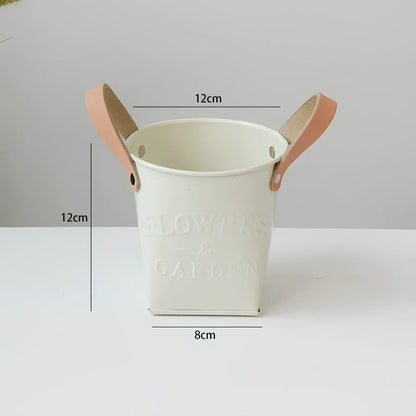 Iron flower pot with manual finishing in 15cm and 10cm sizes for desktop plants