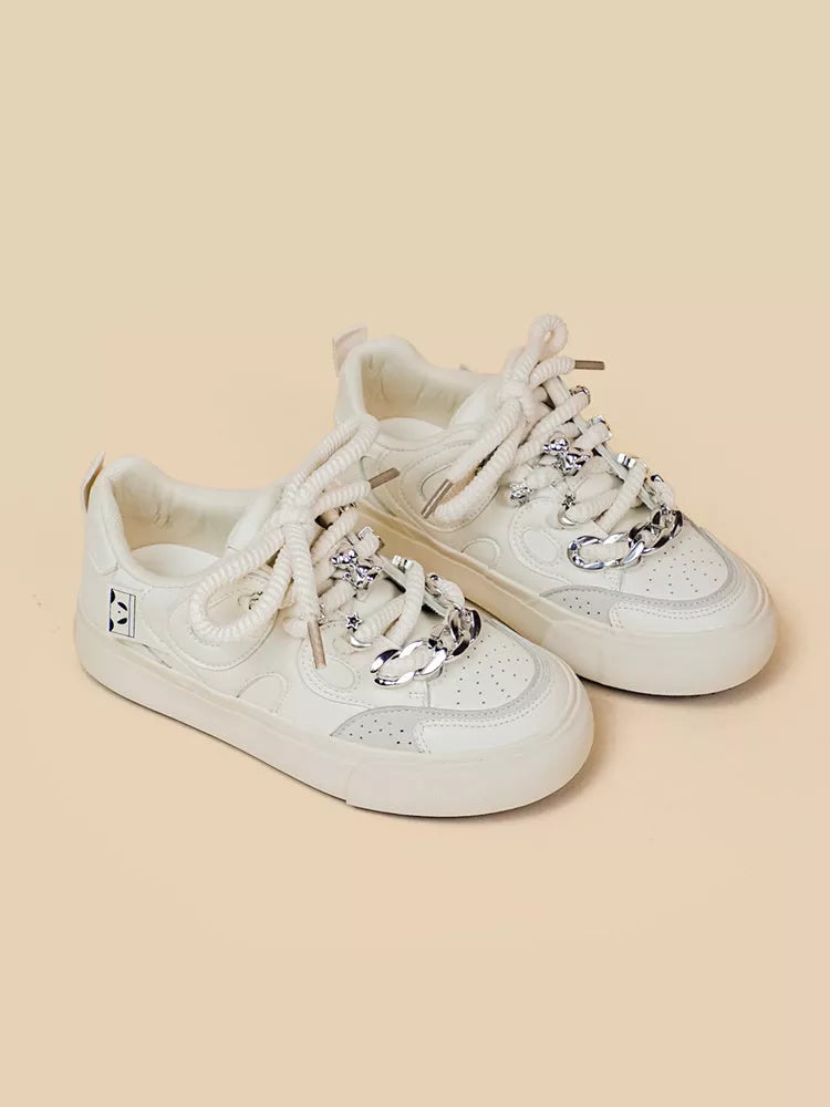 Women's white low-top sneakers with rubber sole, sizes 35-40