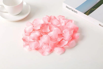Pack of 100 high-quality silk simulated rose petals, 5cm size, in colours like rose red for wedding room scenes
