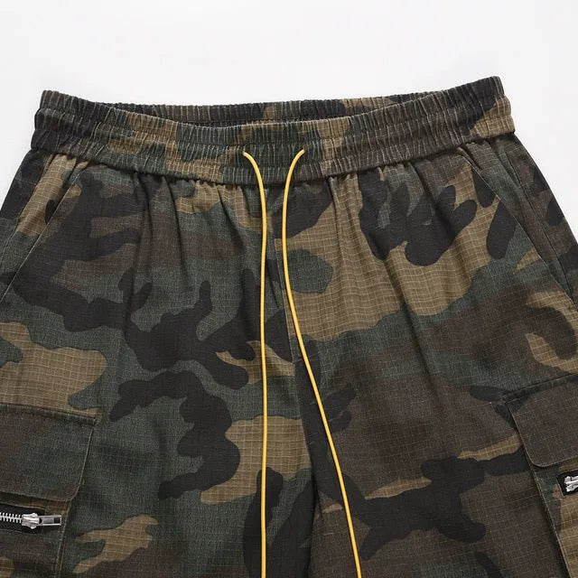 Green H215 camouflage cotton work shorts with multiple pockets on a mid-waist, loose-fit model.