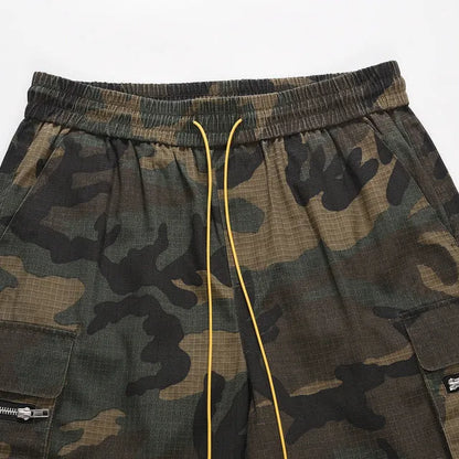 Green H215 camouflage cotton work shorts with multiple pockets on a mid-waist, loose-fit model.