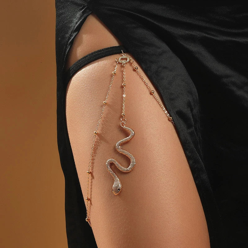 Glamorous Bohemian-style leg chain with snake pendant and metal beads, a unique and fashionable beach accessory