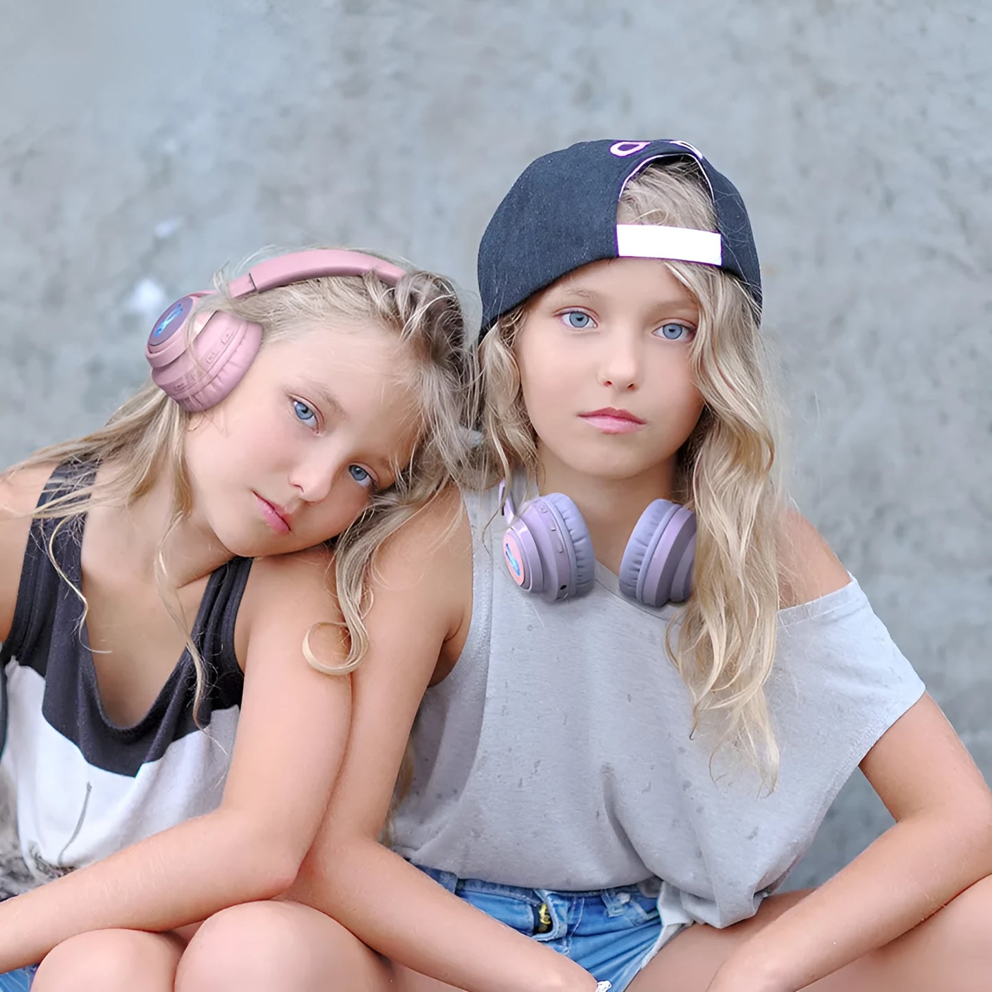 Wireless children's headphones with RGB lighting in bunny purple colour