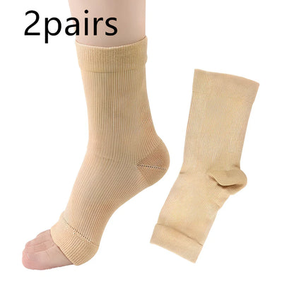 Invisible heel compression socks in black colour with absorbent insole design