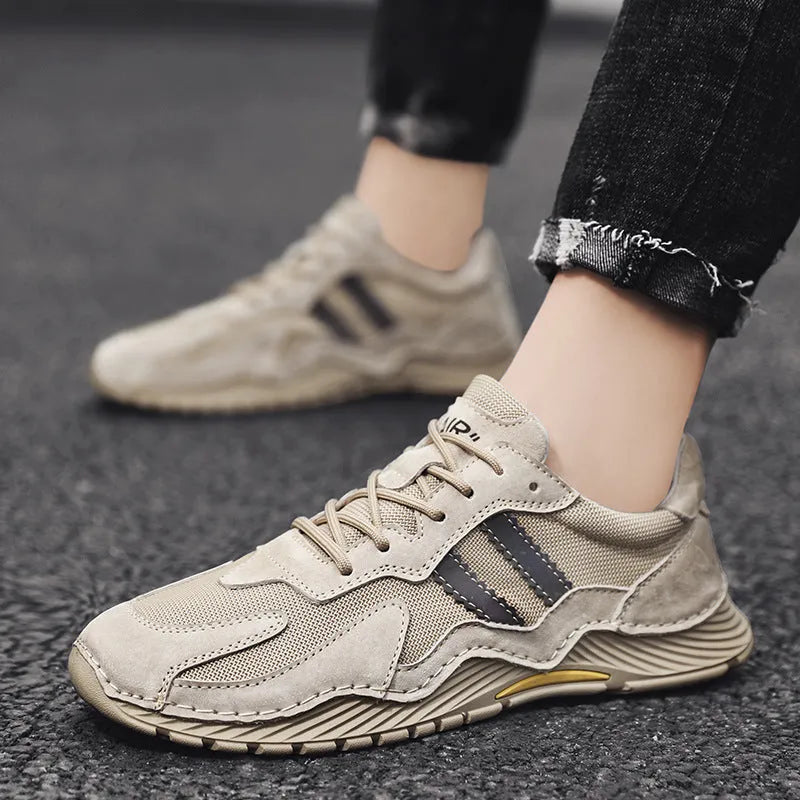Men's low-top lace-up platform hiking boots in pigskin with round toe and rubber sole