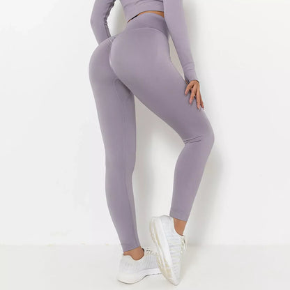 Seamless knitted women's fitness t-shirt in various colors for sports and yoga