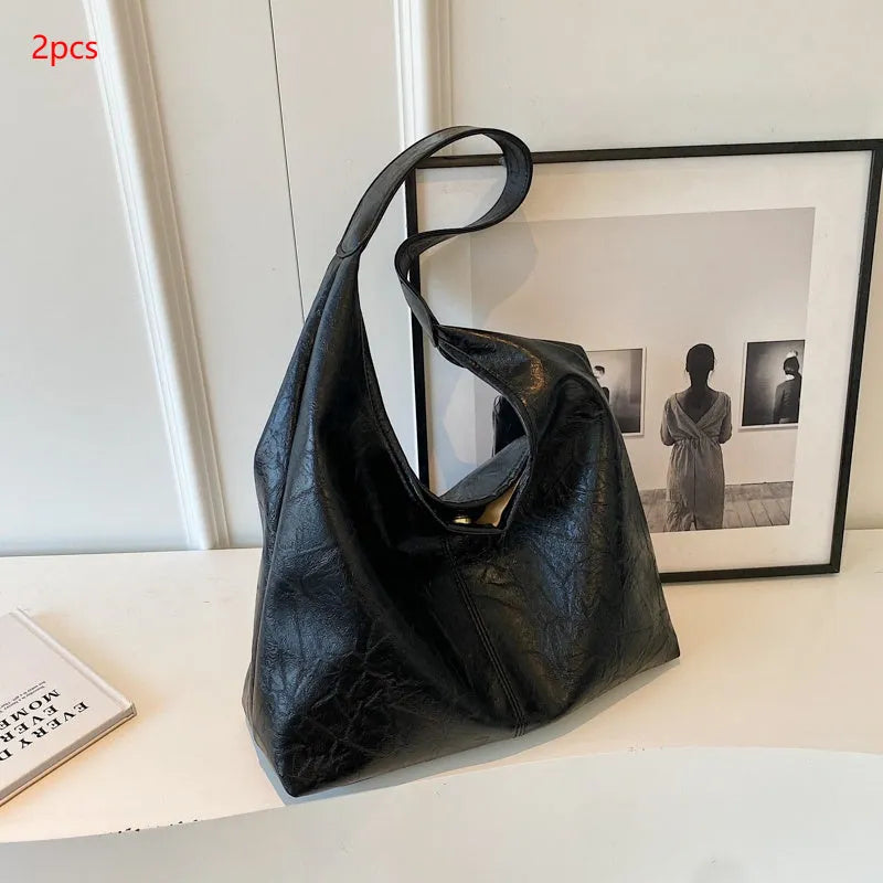 Casual soft leather large capacity shoulder bag in black with sandwich pocket and sewing thread details