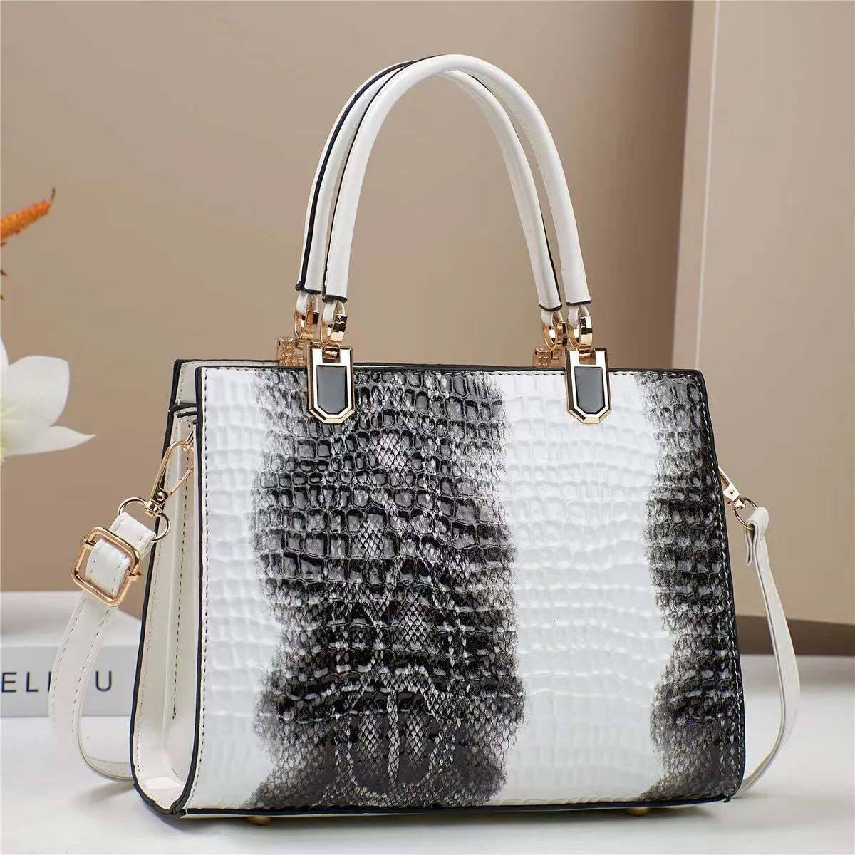 Women's large capacity one shoulder mum bag in horizontal square shape with zipper compartments