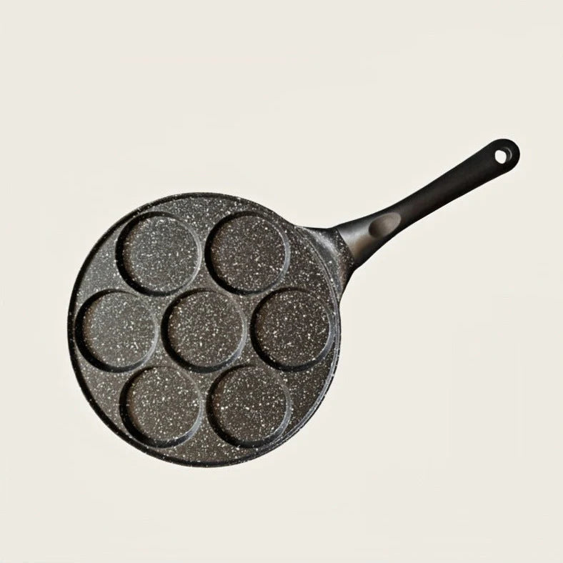 Seven-hole aluminium barbecue plate with non-stick surface on gas hob