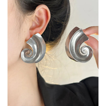 5cm geometric retro design ear studs in gold or silver electroplated finish