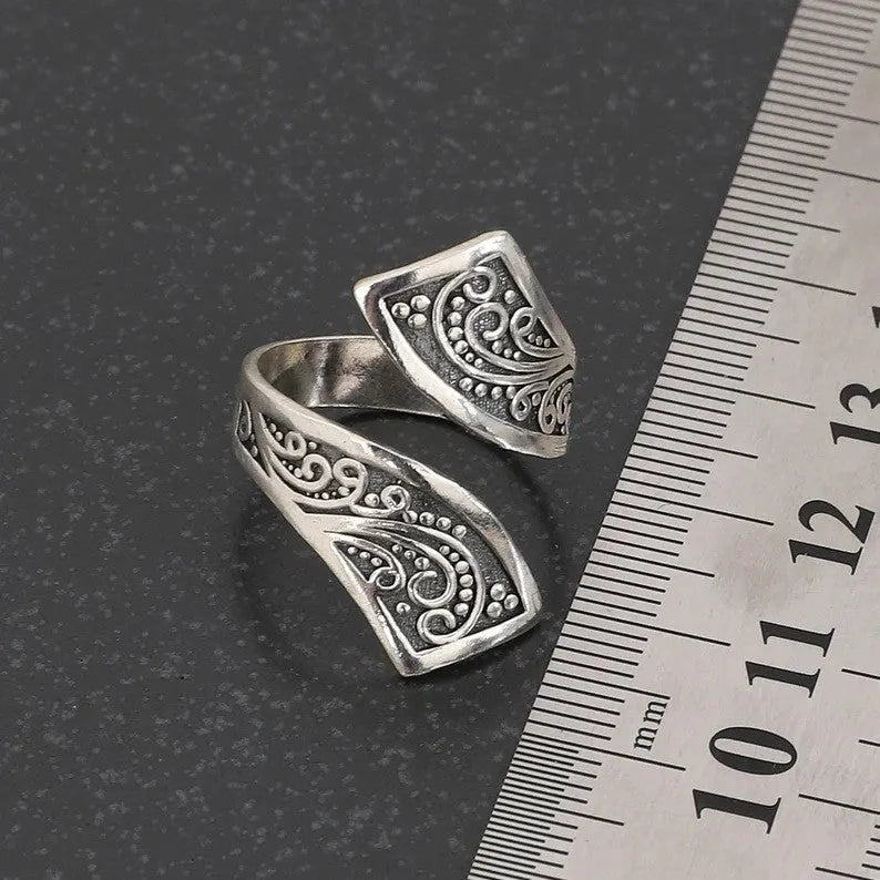 Retro fashion minimalism personality female ring with adjustable opening size, silver electroplated colour alloy material women's jewellery accessory