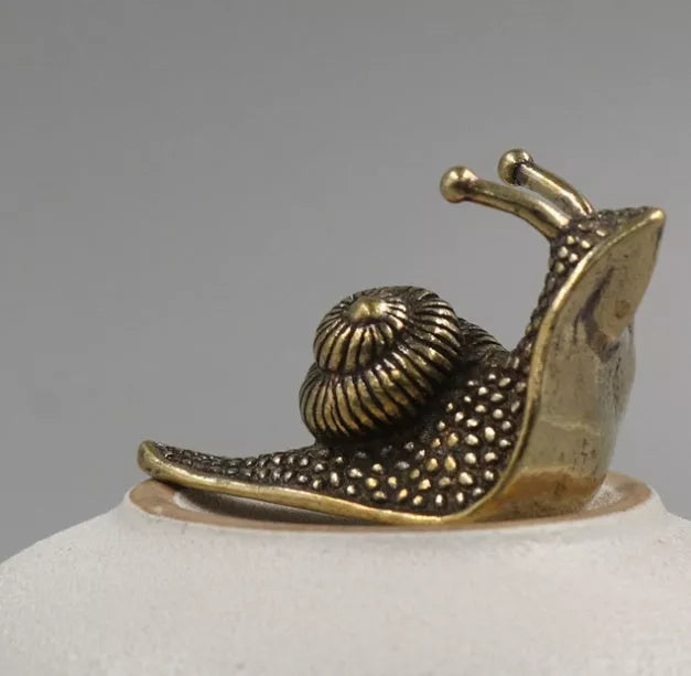 Brass tea pet snail decoration pure copper paperweight with pastoral design
