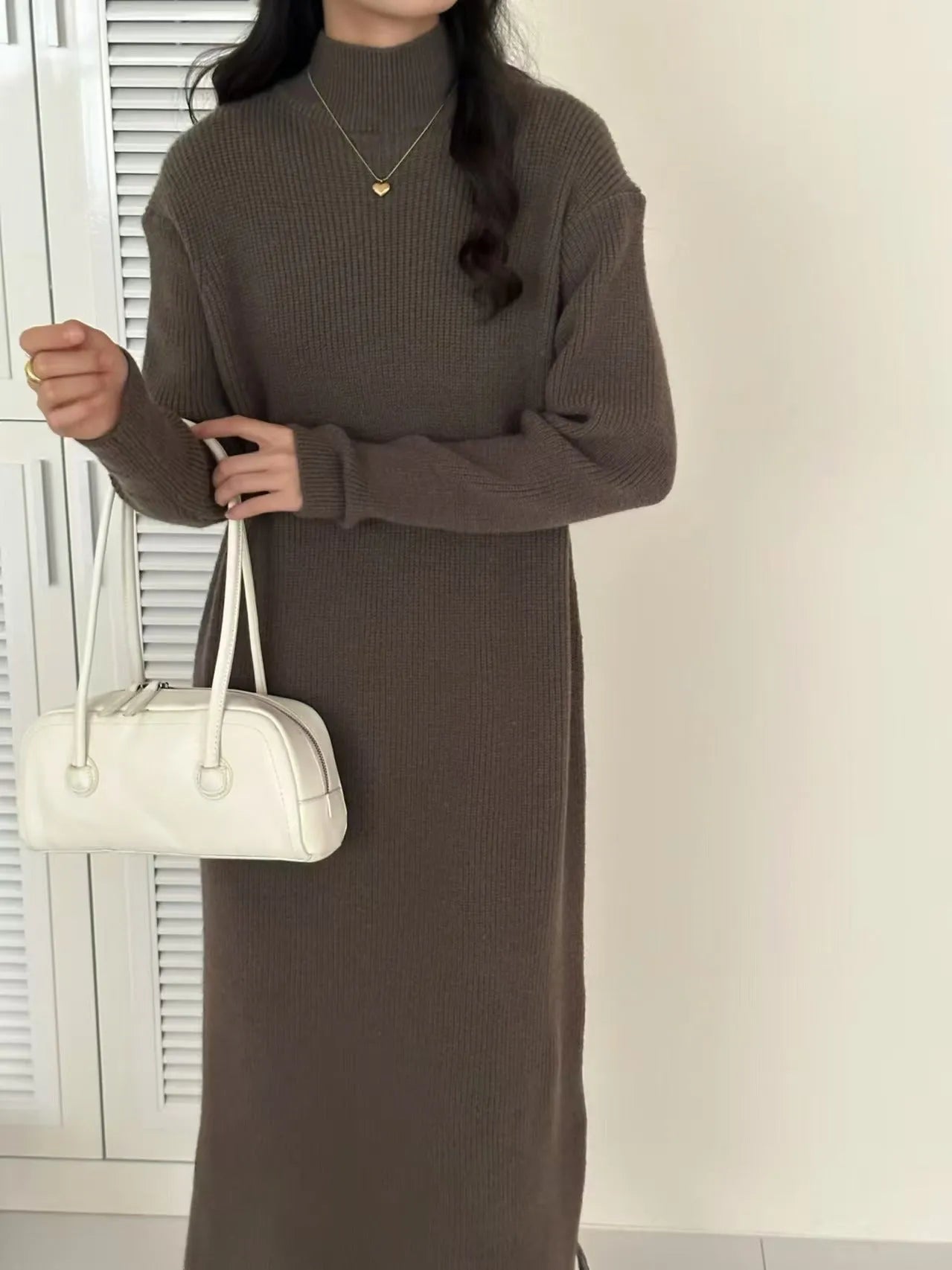 Half turtleneck knitting dress in graphite colour with overknee length and high waist design for commuting style.