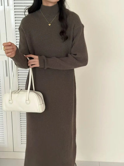 Half turtleneck knitting dress in graphite colour with overknee length and high waist design for commuting style.