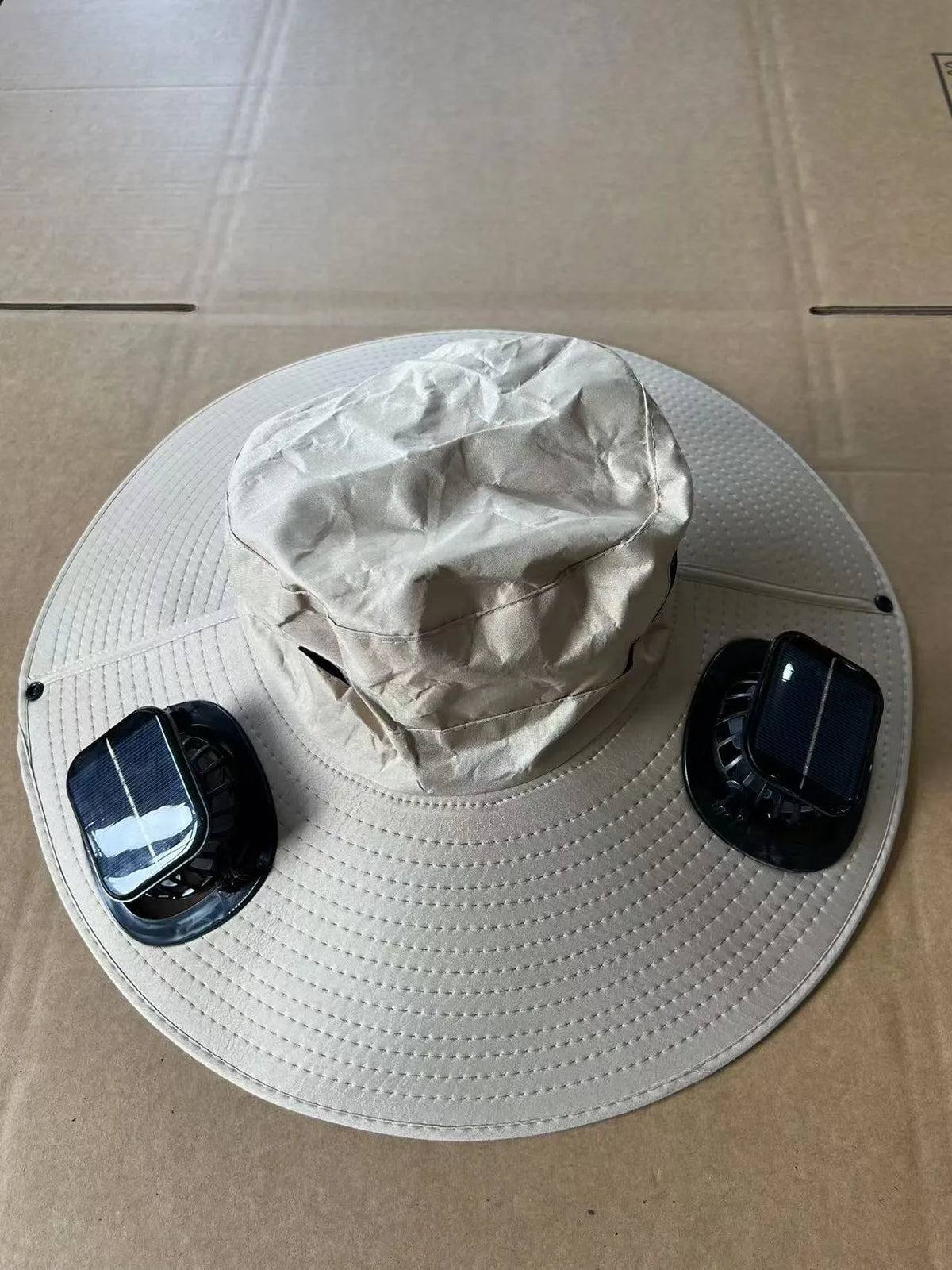 Men's grey solar-powered cooling cap with large eave and integrated fan for sun protection