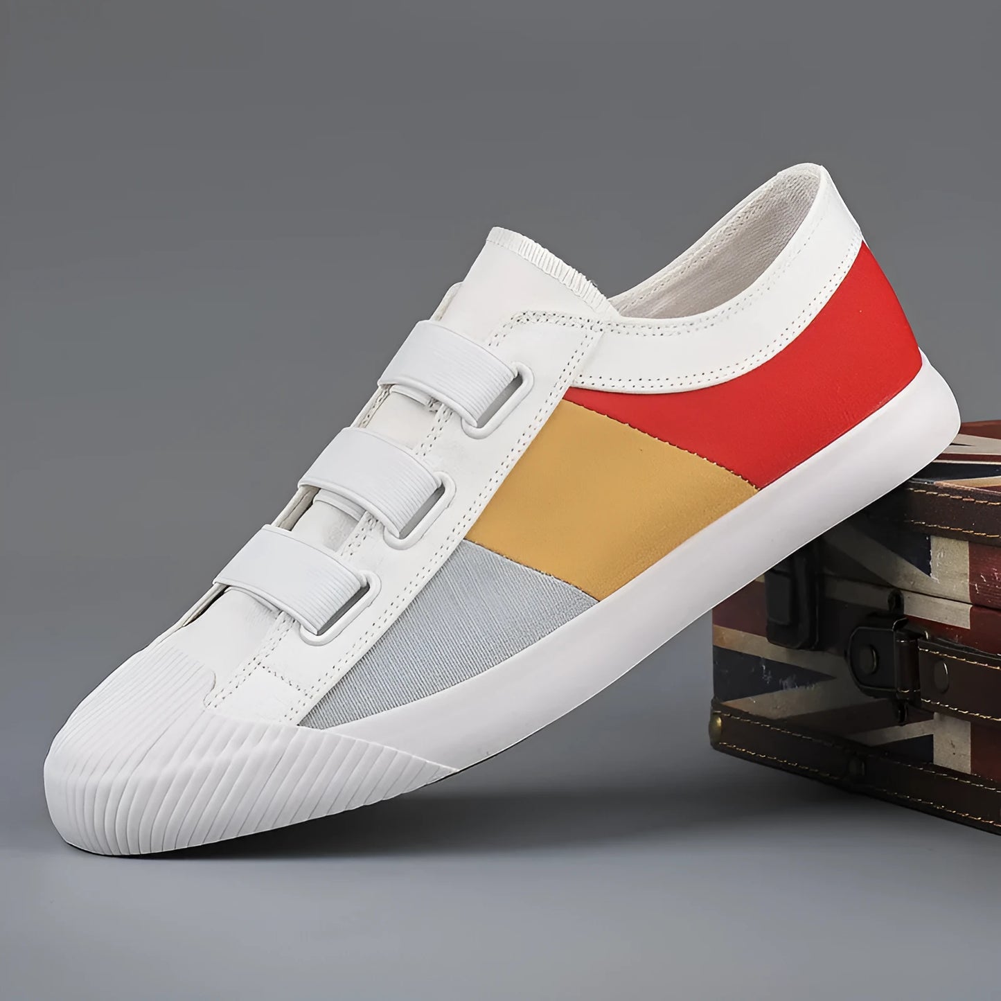 Men's canvas casual sneakers with elastic band fastening and vulcanised rubber sole in multiple colour options