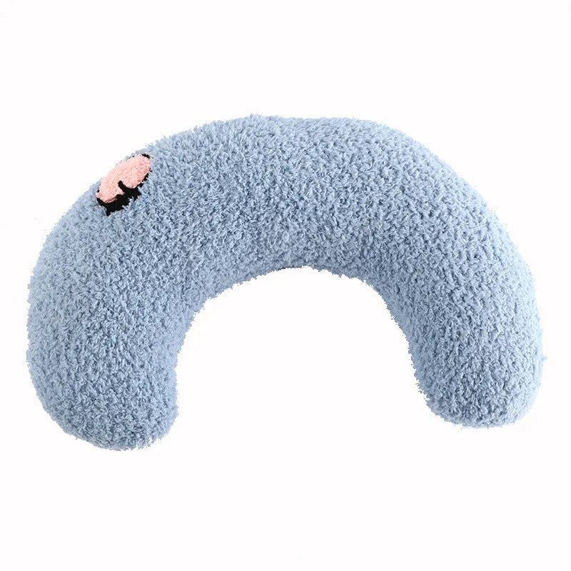 White U-shaped pet pillow measuring 27cm with raised rim supporting small cat's neck and back