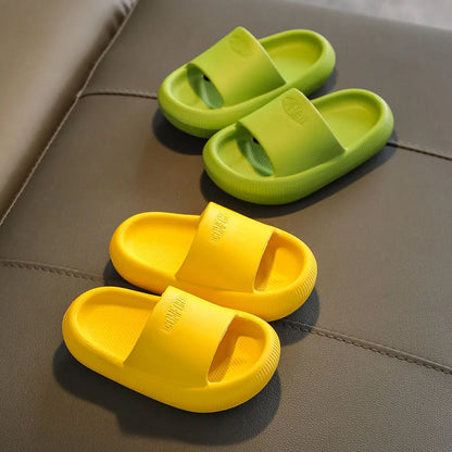Children's EVA slippers with 1.5cm thick injection-moulded soles in mixed colours