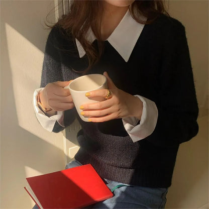 Women's loose knit top with contrast colour lapels in polyester fabric, available in seven colours