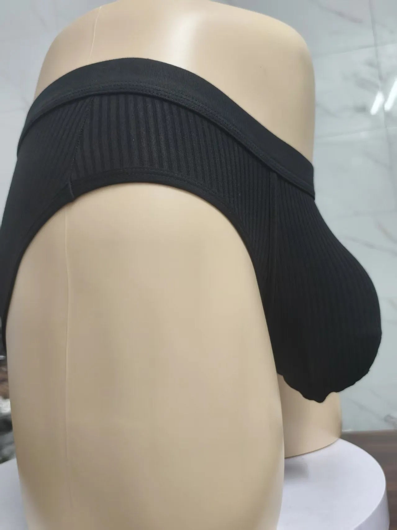 Men's solid colour low-waist briefs with a U-shaped design in breathable viscose fabric.