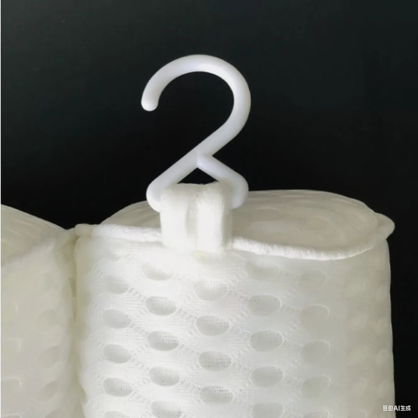 White bathtub pillow with 7 suction cups and 4D mesh design, measuring 37x34x10cm, on a bathtub