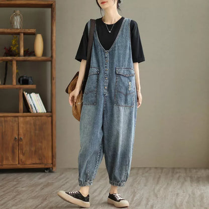 Women's denim tank top jumpsuit with Hong Kong breeze style and ninth pants feature