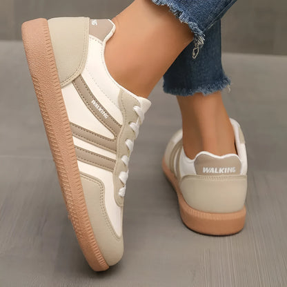 Women's low-top casual sneakers in a round toe design with a lace-up front, shown in a selected colour.