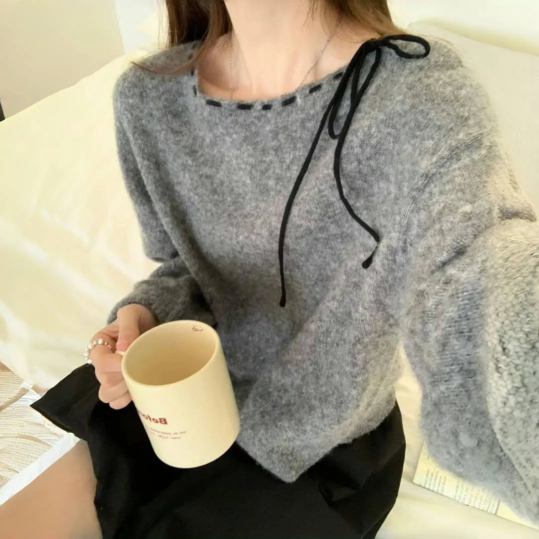 Women's loose-fitting grey pullover knitwear with relaxed silhouette, showing front view