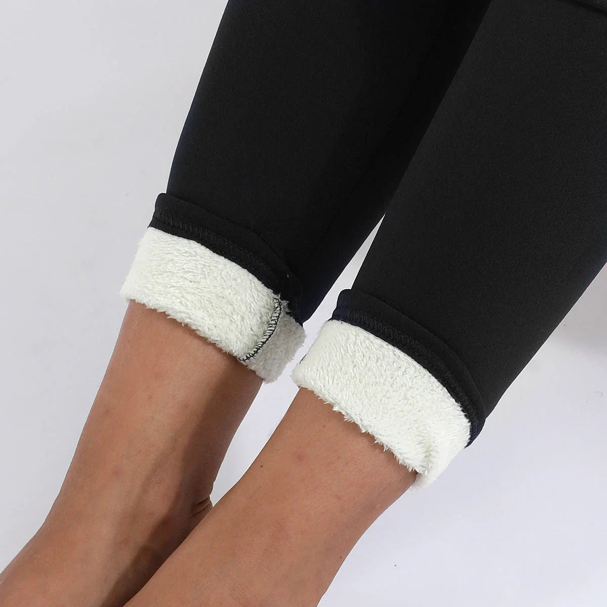 Premium cashmere-blend leggings in a variety of colors for stylish winter warmth