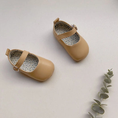 Baby girl toddler shoes with Velcro fastening, artificial PU upper, low top shape, available in five colours