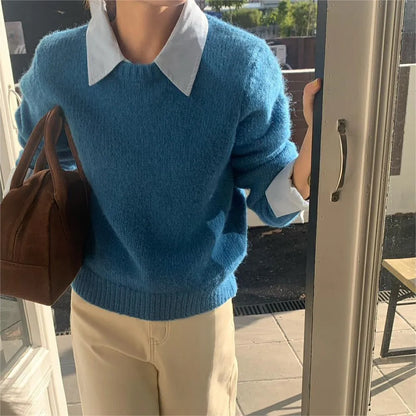 Women's loose knit top with contrast colour lapels in polyester fabric, available in seven colours