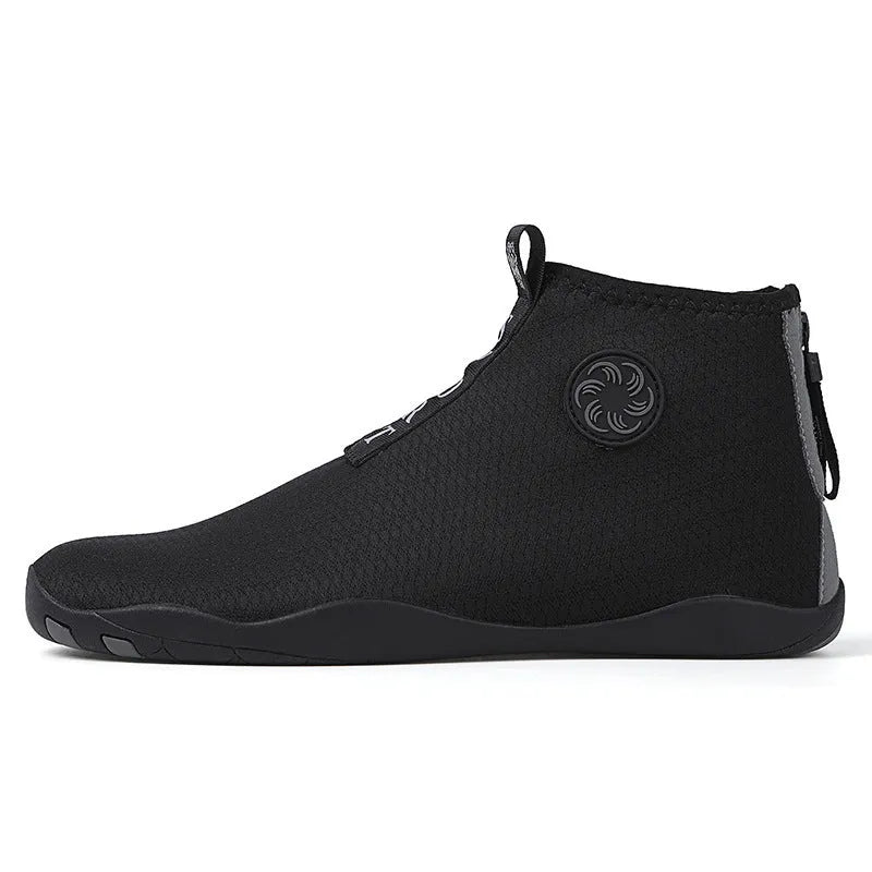 Casual mid-top beach shoes in black and fluorescent green with a mesh upper and rubber sole.