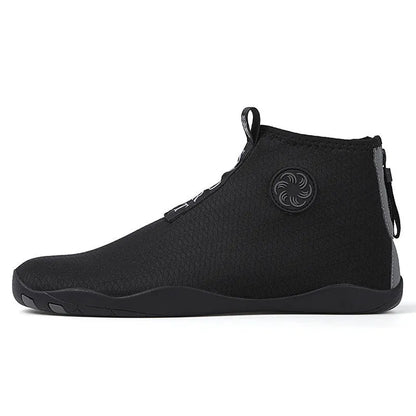 Casual mid-top beach shoes in black and fluorescent green with a mesh upper and rubber sole.