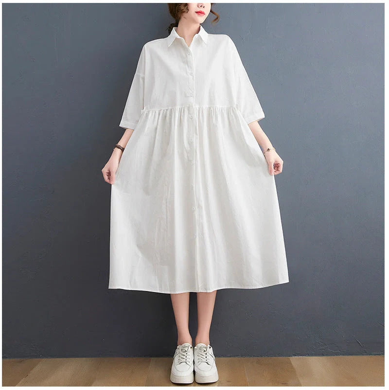 Chic casual loose dress in white and black colors with polo collar and short sleeves, made of premium linen fabric for a relaxed and comfortable fit