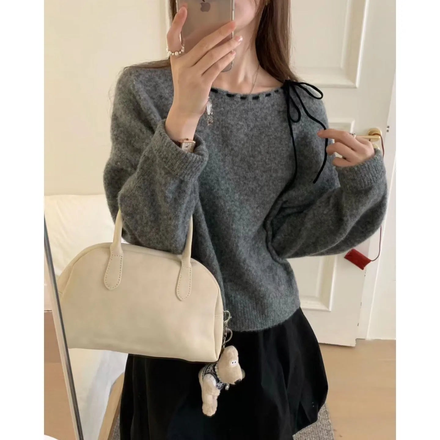 Women's loose-fitting grey pullover knitwear with relaxed silhouette, showing front view