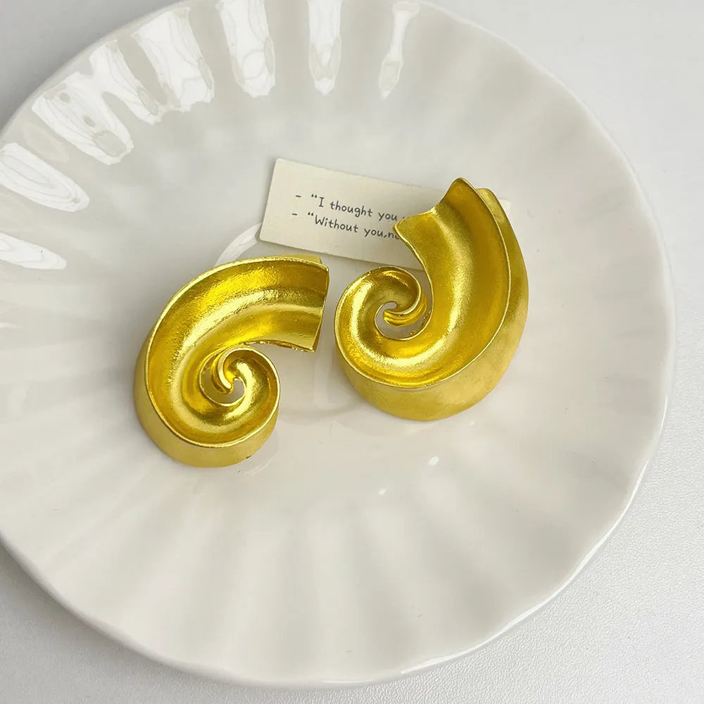 5cm geometric retro design ear studs in gold or silver electroplated finish