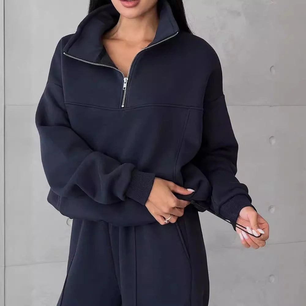 Stylish women's winter jogging set with zipper jacket and casual pants
