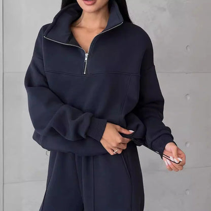 Stylish women's winter jogging set with zipper jacket and casual pants