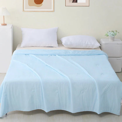 Ultra-soft, machine-washable cooling quilt made with breathable ice silk fabric for year-round comfort