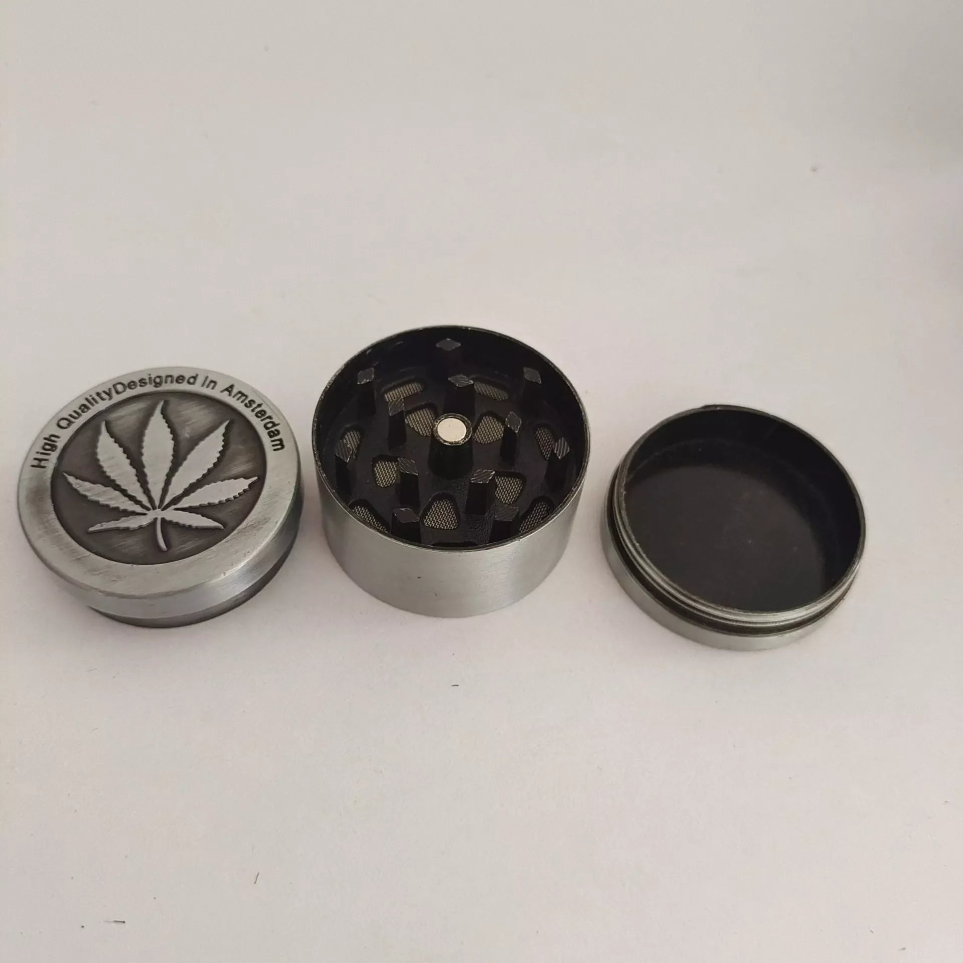 Zinc Alloy Maple Leaf 40mm Smoke Grinder in Natural Bronze