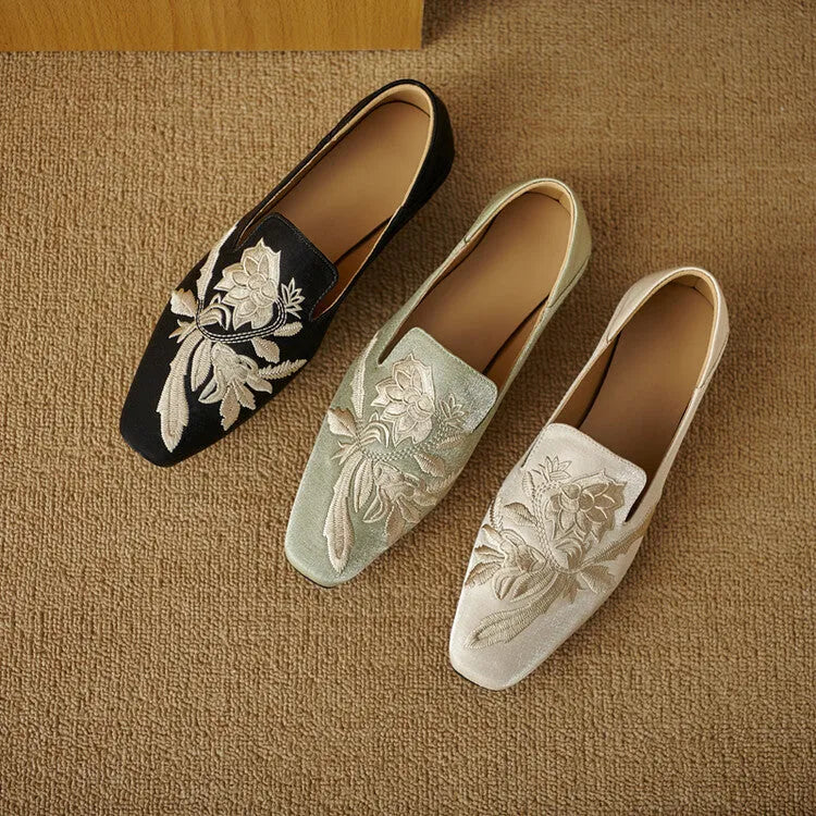 Women's black embroidery retro flat pumps with round toe and shallow-mouth design on a soft sole.
