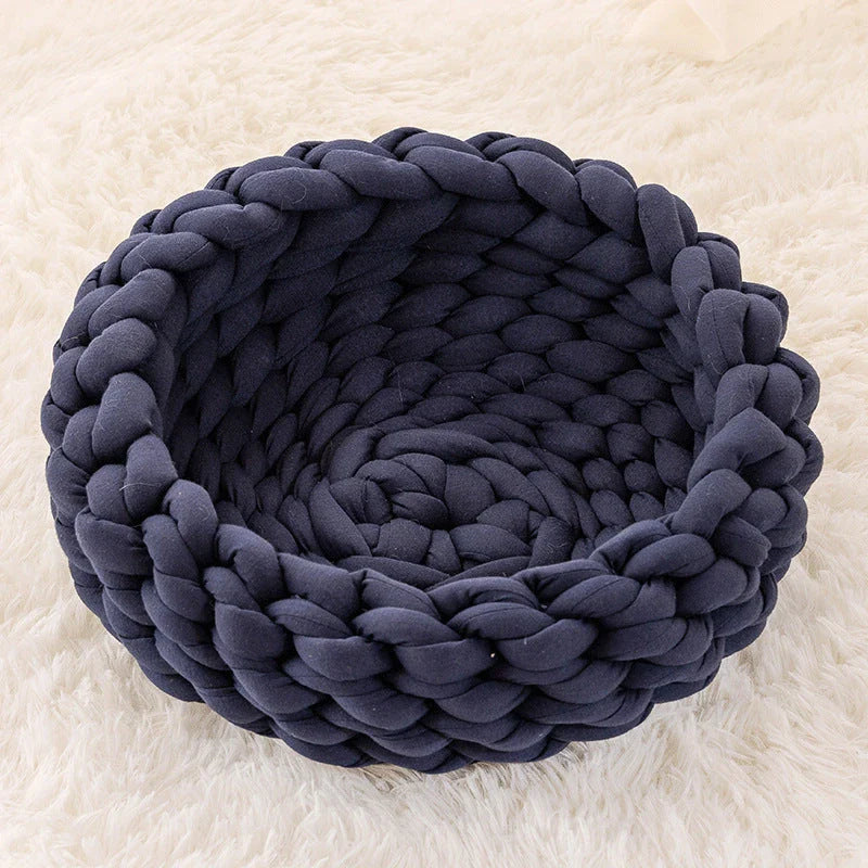 Soft, plush pet bed in various colors and sizes for cats and dogs to sleep comfortably