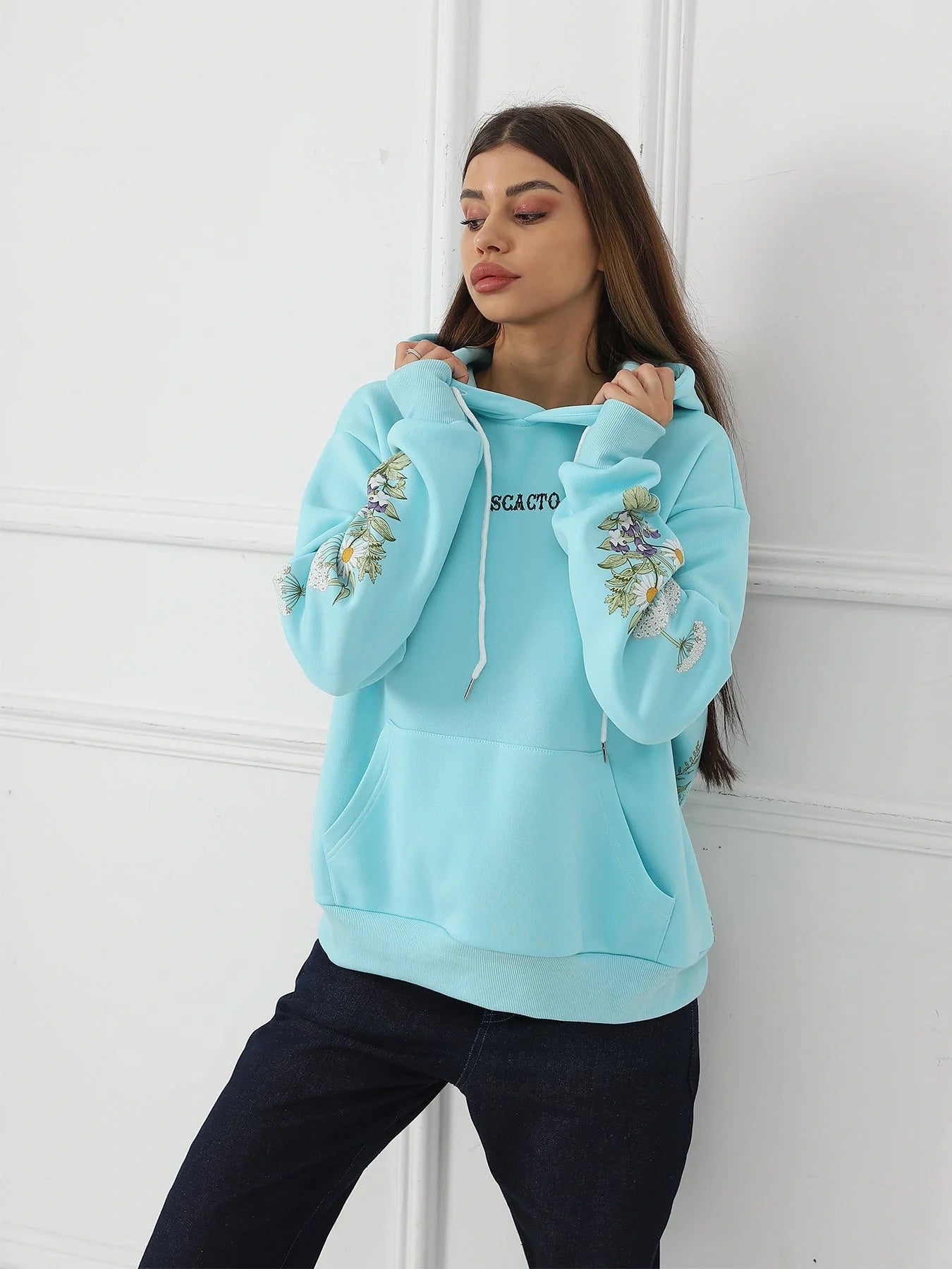 Women's Floral Sweatshirt in Soft, Comfortable Fabric with Relaxed Long Sleeve Design