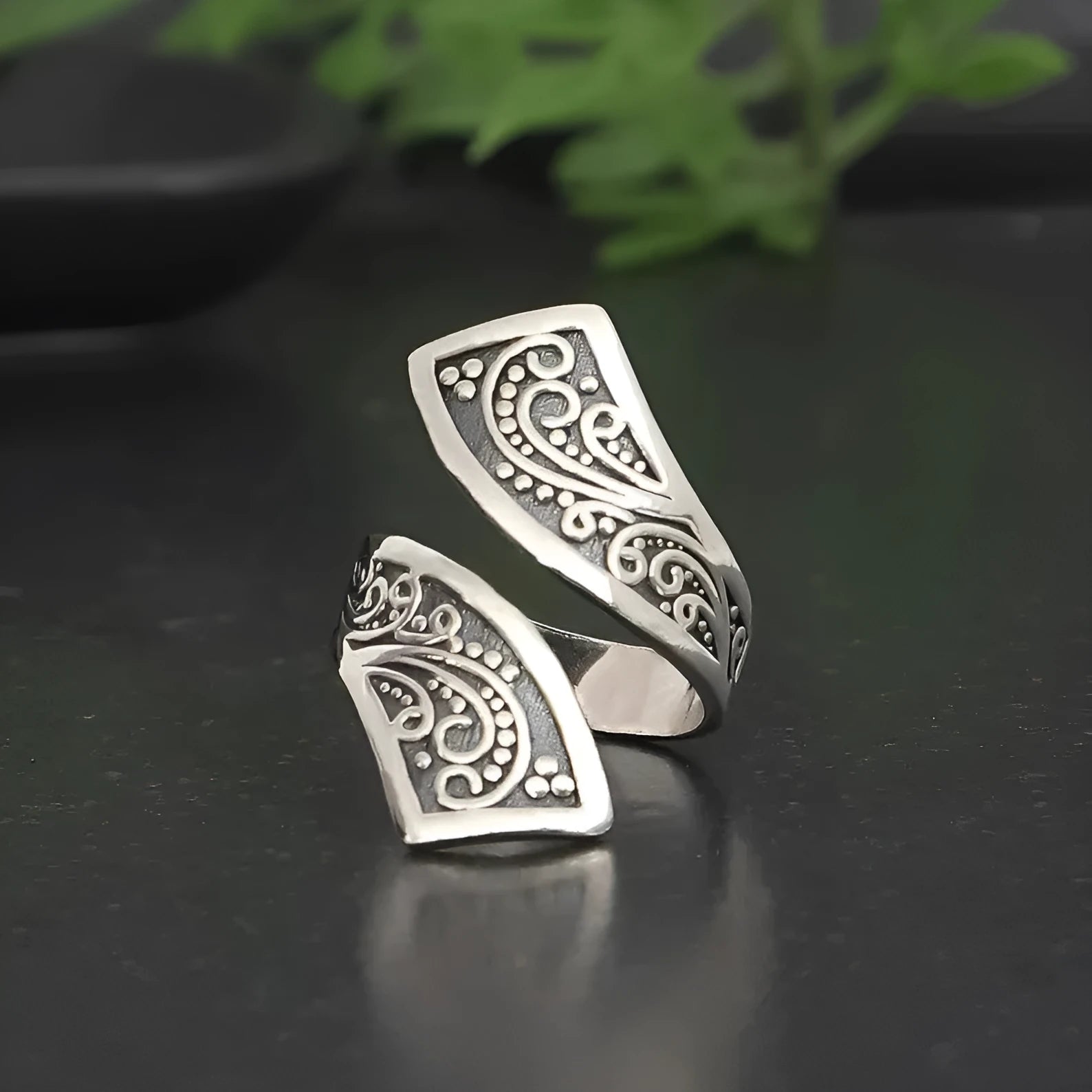 Silver retro minimalism women's ring with adjustable opening on alloy material