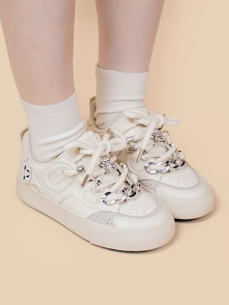 Women's white low-top sneakers with rubber sole, sizes 35-40
