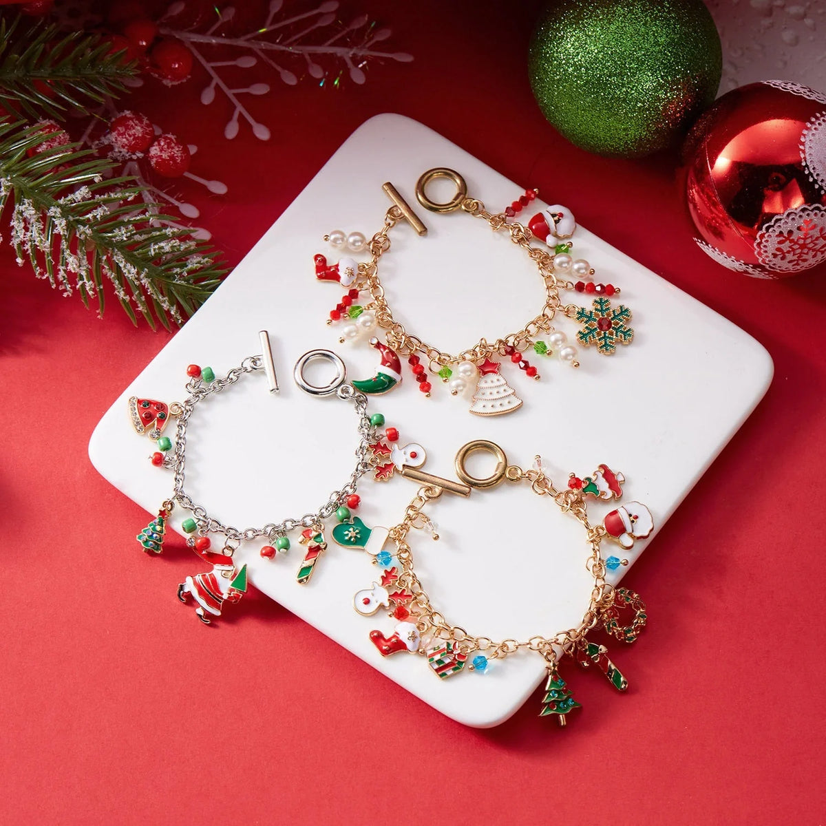 Personalized Christmas Bracelet with Santa Claus Pendant - Festive Holiday Jewelry