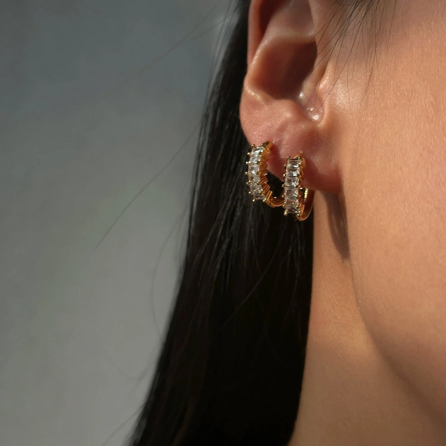 Retro titanium steel small zircon earrings with flower design in gold