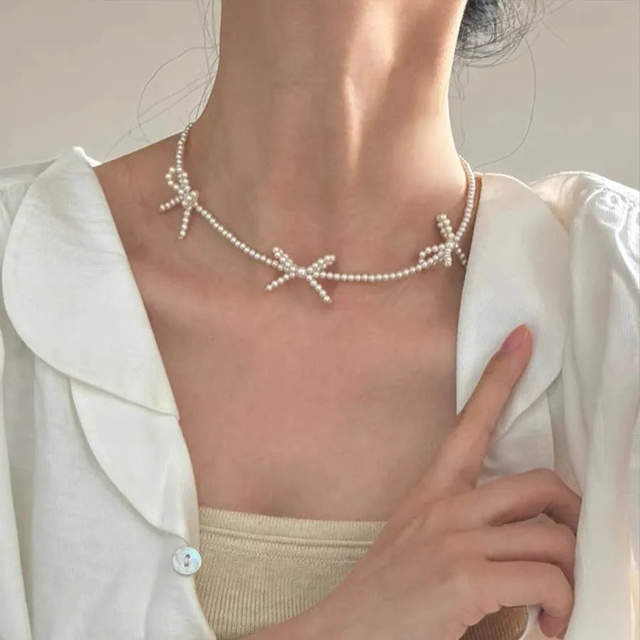 White adjustable sweet bow pearl necklace for women with geometric design and 31-40cm length