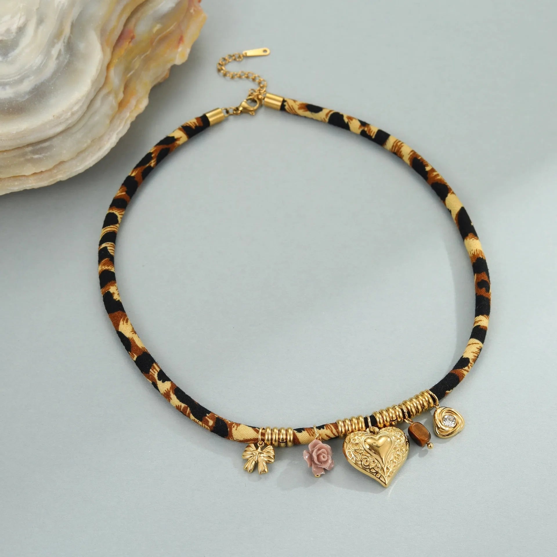 Women's stainless steel necklace with geometric leopard pendant and gold electroplated chain